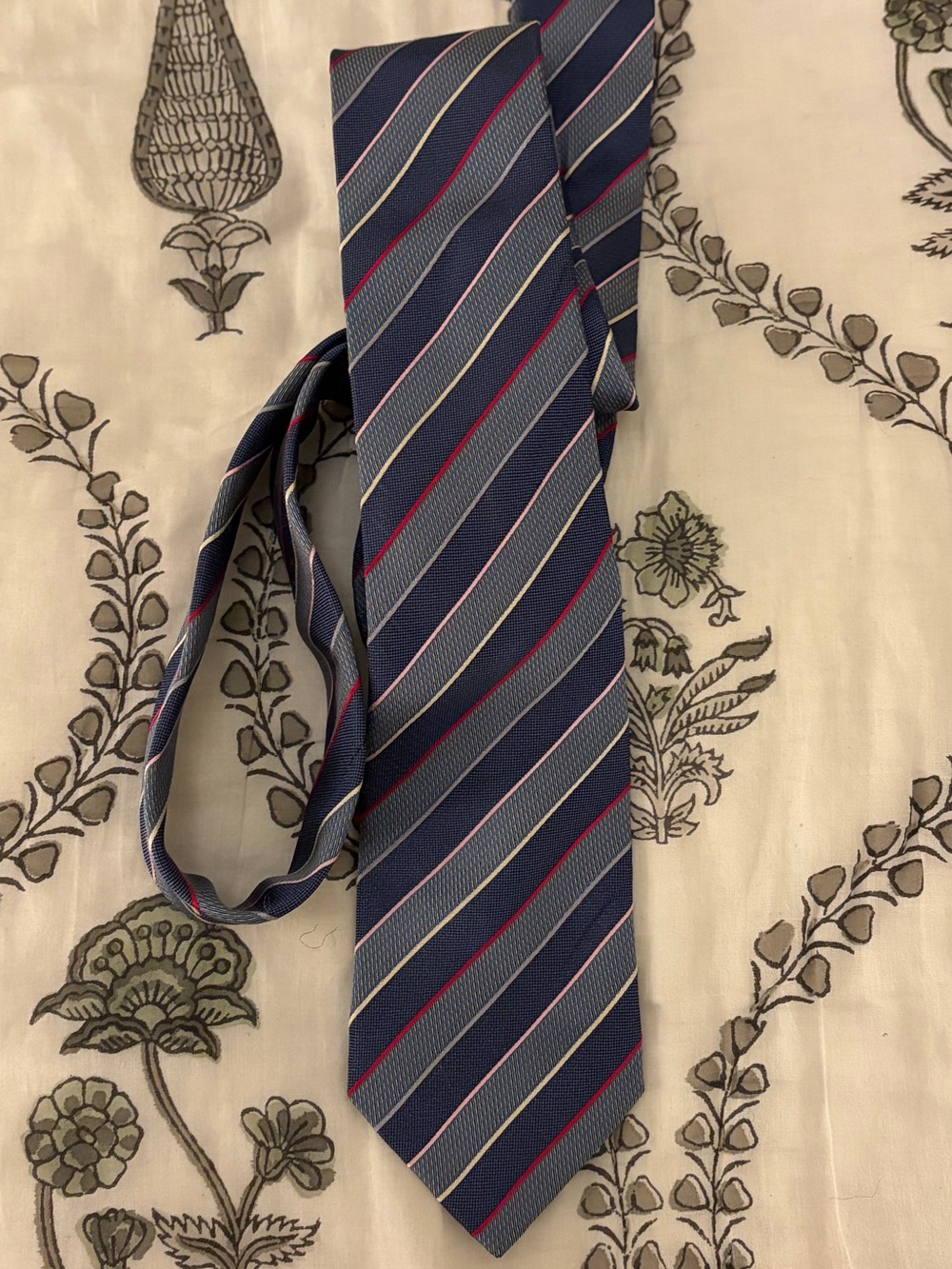 EGARA men’s striped tie